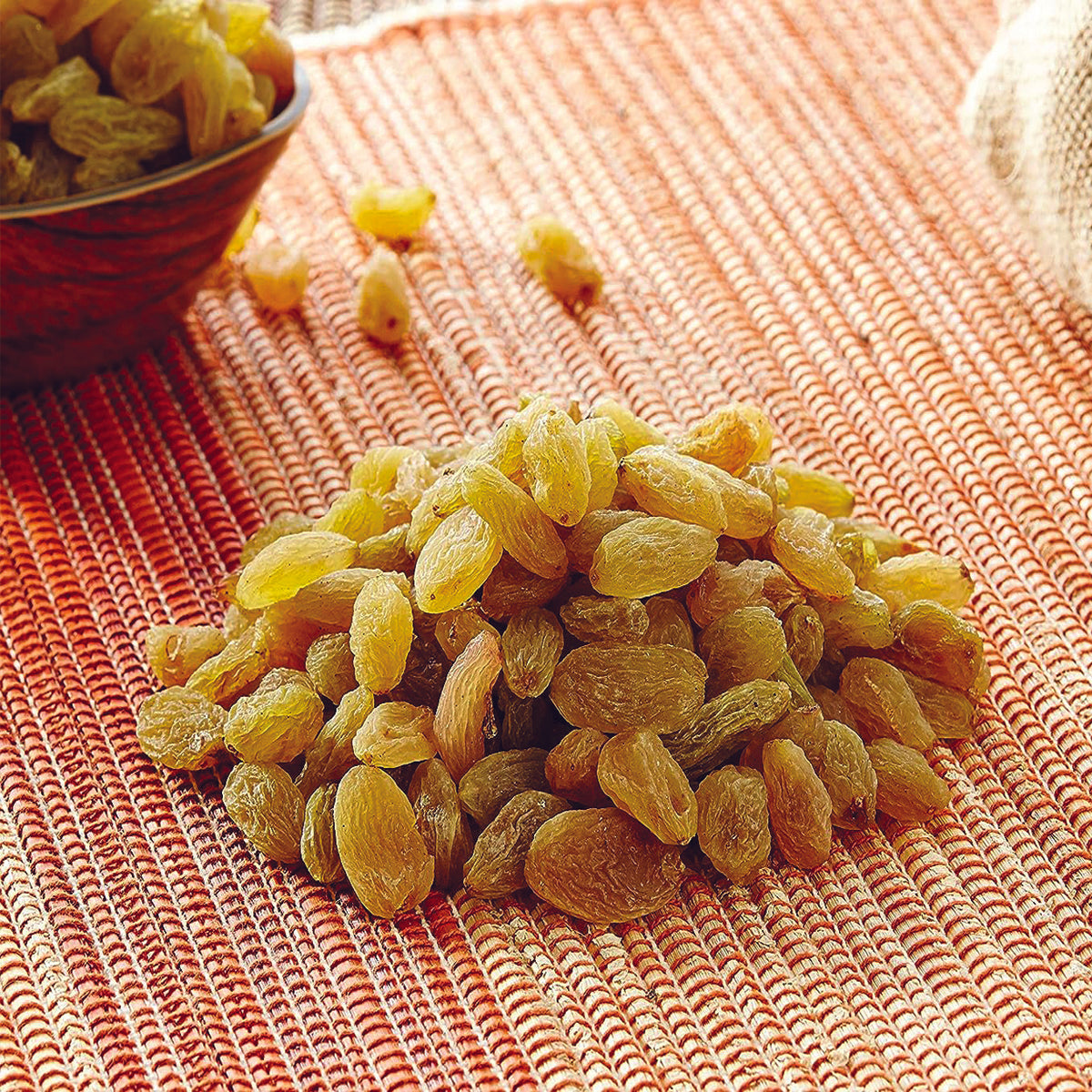 Signature Green Raisins (Kishmish) – Long, Seedless, Naturally Sweet, Sun-Dried & Nutrient-Dense Superfood for Snacking, Cooking & Daily Wellness