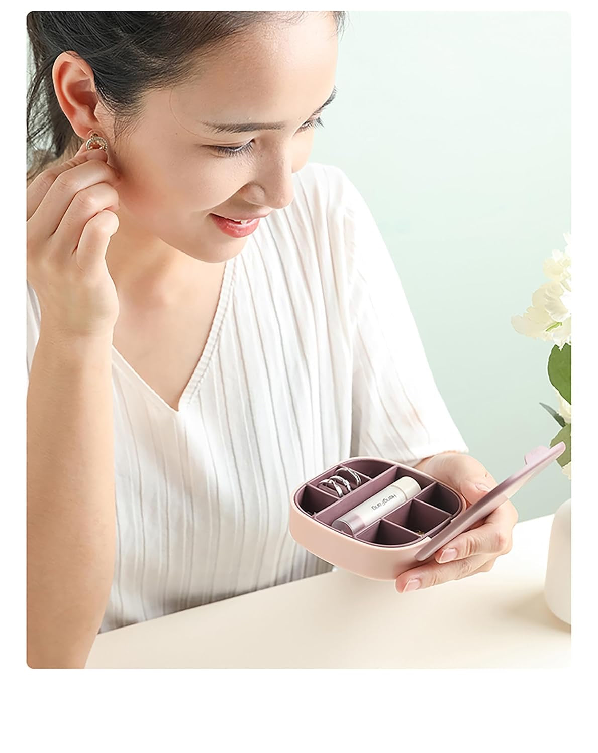 Travel Jewelry Box, Small and Portable Jewelry Storage Box with Mirror Earrings, Lipstick Necklace Storage Box Easy to Storage Jewelry Case Mini Cosmetic Holder Container