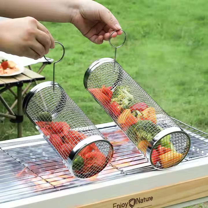 Stainless Steel BBQ Mesh Cage Vegetables Meat Metal Barbecue Net Round Cylinder Rolling Grilling Basket Outdoor Picnic Grill Mesh BBQ Grill for Fish Meat