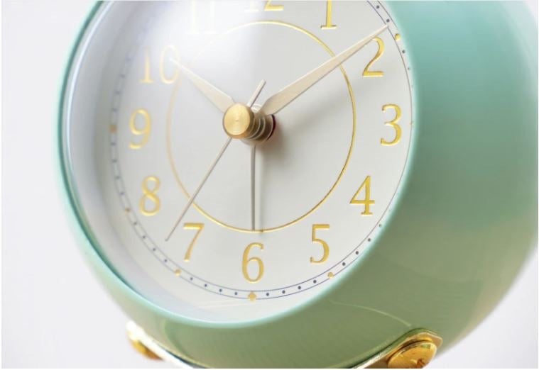 Analog Alarm Clocks, Retro Backlight Cute Simple Design Small Desk Clock with Night Light, Silent Non-Ticking, Battery Powered for Kids, Bedroom, Travel, Bedside Desktop