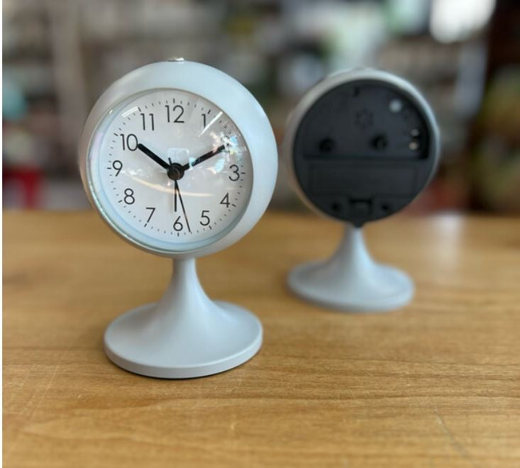 Children's alarm clock digital round analog battery operated table clock quiet small desk clock with night light office no ticking bedside