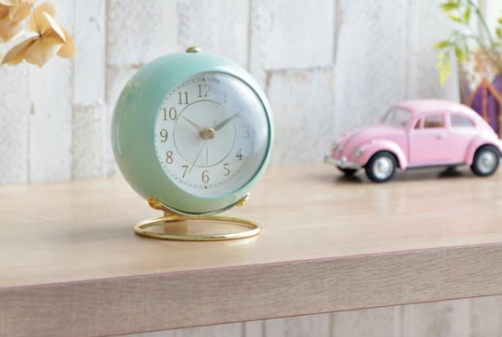 Analog Alarm Clocks, Retro Backlight Cute Simple Design Small Desk Clock with Night Light, Silent Non-Ticking, Battery Powered for Kids, Bedroom, Travel, Bedside Desktop