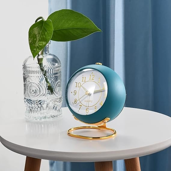 Analog Alarm Clocks, Retro Backlight Cute Simple Design Small Desk Clock with Night Light, Silent Non-Ticking, Battery Powered for Kids, Bedroom, Travel, Bedside Desktop
