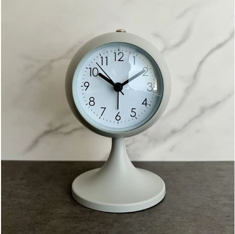 Children's alarm clock digital round analog battery operated table clock quiet small desk clock with night light office no ticking bedside